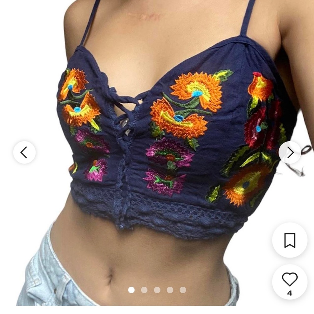 Sadie and Sage Multicolored Embroidered Flower Top sz Small